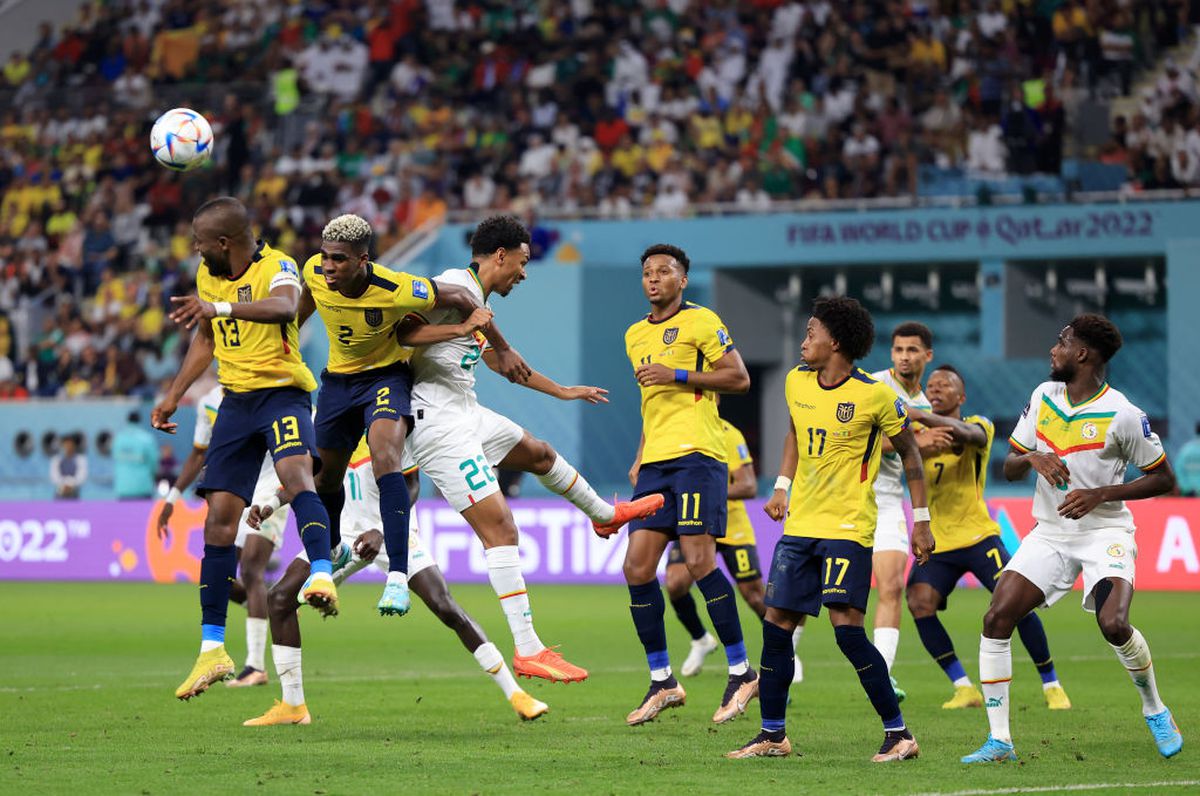 Prima grupă limpezită: Senegal se califică în „optimi” pentru a doua oară în istorie » Jurnaliștii GSP i-au filmat pe africani executând dansul bucuriei