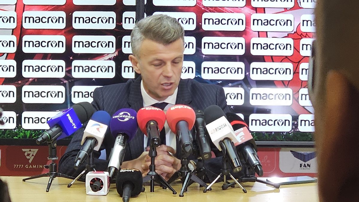 Cine e jucătorul prezent la conferința de adio a lui Ovidiu Burcă și singurul care a postat ceva despre antrenor pe rețele
