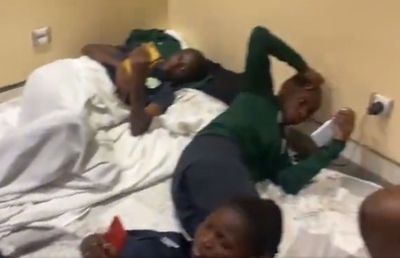 Condiții mizere în cantonament » Înghesuite în două camere fără baie!