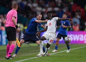 Decizia radicală care schimbă fotbalul! „Eliminarea temporară” a fost aprobată! 10 minute afară și pentru faulturi tactice!