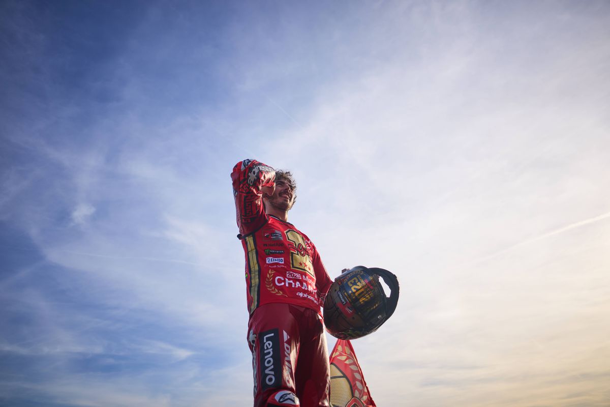 Cadou impresionant pentru campionul din MotoGP » I-ar face invidioși și pe jucătorii lui Real