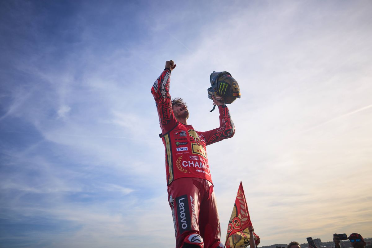 Cadou impresionant pentru campionul din MotoGP » I-ar face invidioși și pe jucătorii lui Real