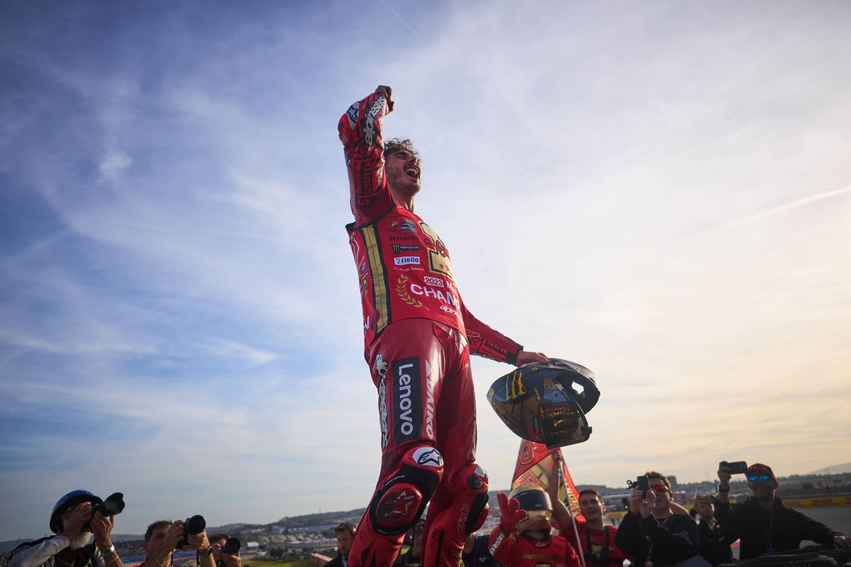 Cadou impresionant pentru campionul din MotoGP » I-ar face invidioși și pe jucătorii lui Real