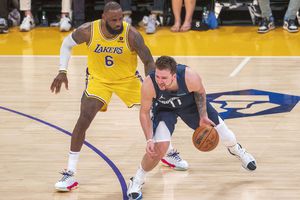 Tranzacție uriașă în NBA! Omul de afaceri vinde pachetul majoritar pentru două miliarde de dolari