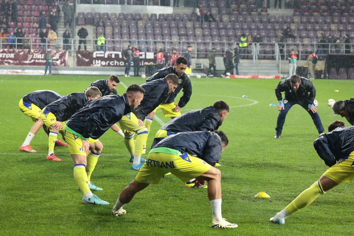 Rapid - Petrolul, înainte de meci