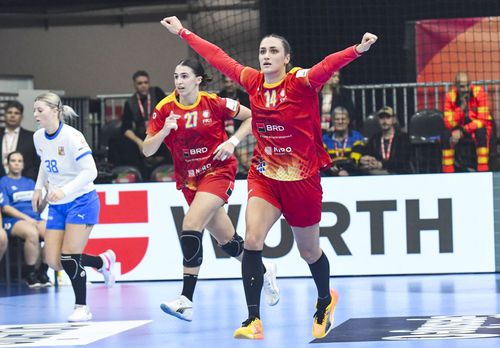 România a debutat cu o victorie la Campionatul European de handbal feminin, 29-28 în fața Cehiei. Generația 1996-1997 a ieșit, în sfârșit, la înaintare.