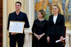 David Popovici a fost premiat de Familia Regală a României » Sportivii, seară de gală în Sufrageria de Stat de la Palatul Regal