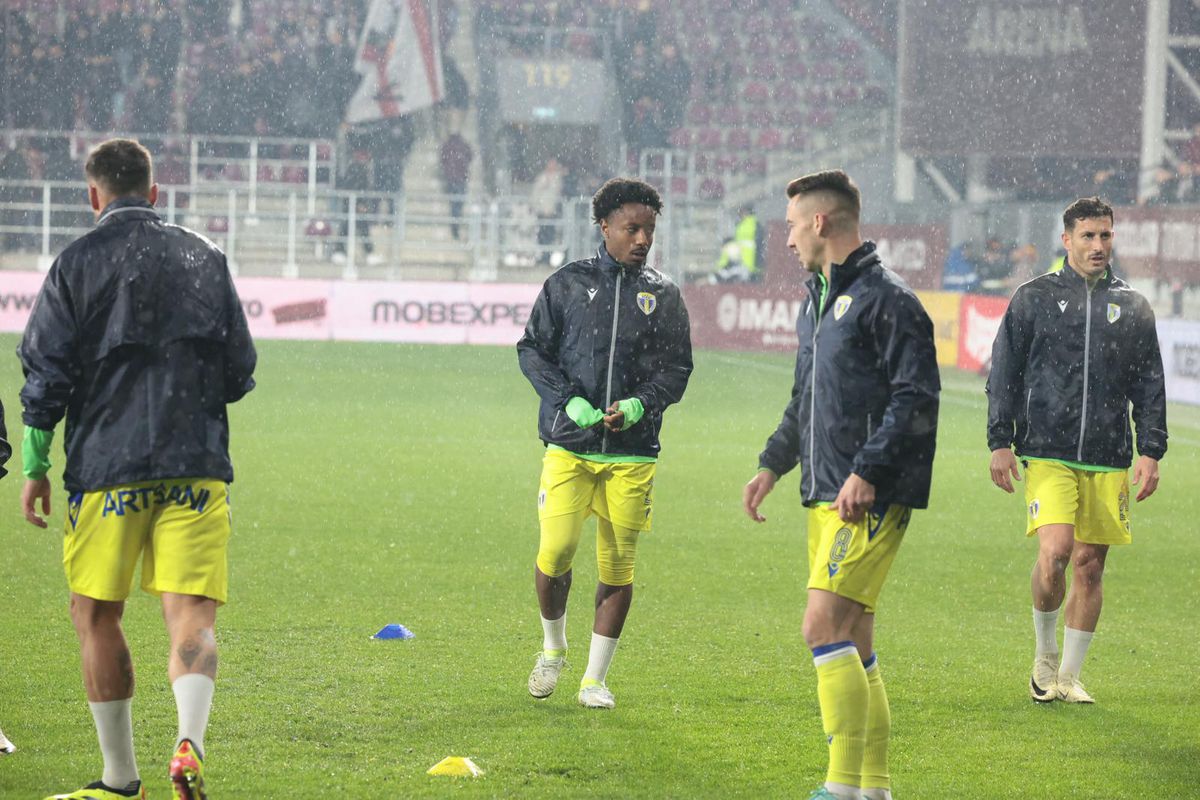 Rapid - Petrolul, înainte de meci