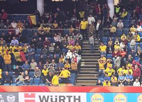 Un meci a fost deja câștigat: România joacă acasă la Debrecen! » 1.700 de fani „tricolori” au dat recital la Europeanul de handbal