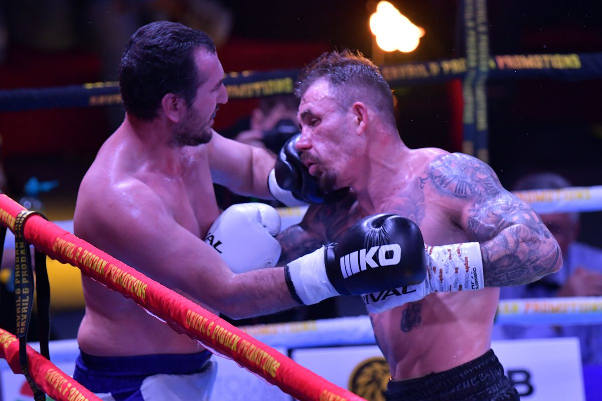 Ronald Gavril a câștigat centura WBF World » Și-a făcut KO adversarul în runda a 5-a