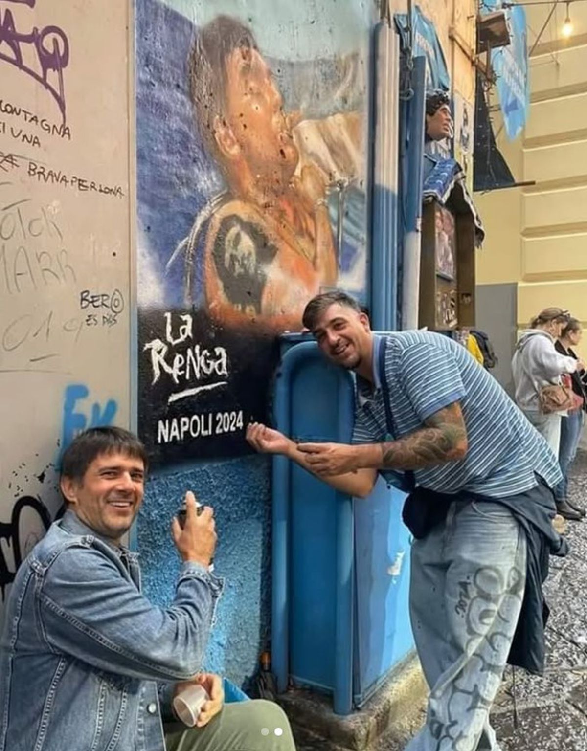 Portretul lui Diego Maradona pe un zid din Cartierul Spaniol în Napoli