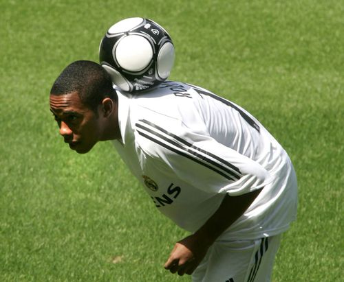 Robinho, care a bifat 137 de meciuri, 35 de goluri și	27 de assisturi la Real Madrid, are o povară grea de suportat la răcoare / Foto: Imago