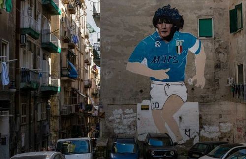 Pictura murală din Napoli înfățindu-l pe Diego Armando Maradona e al doilea cel mai vizitat turistic din Italia