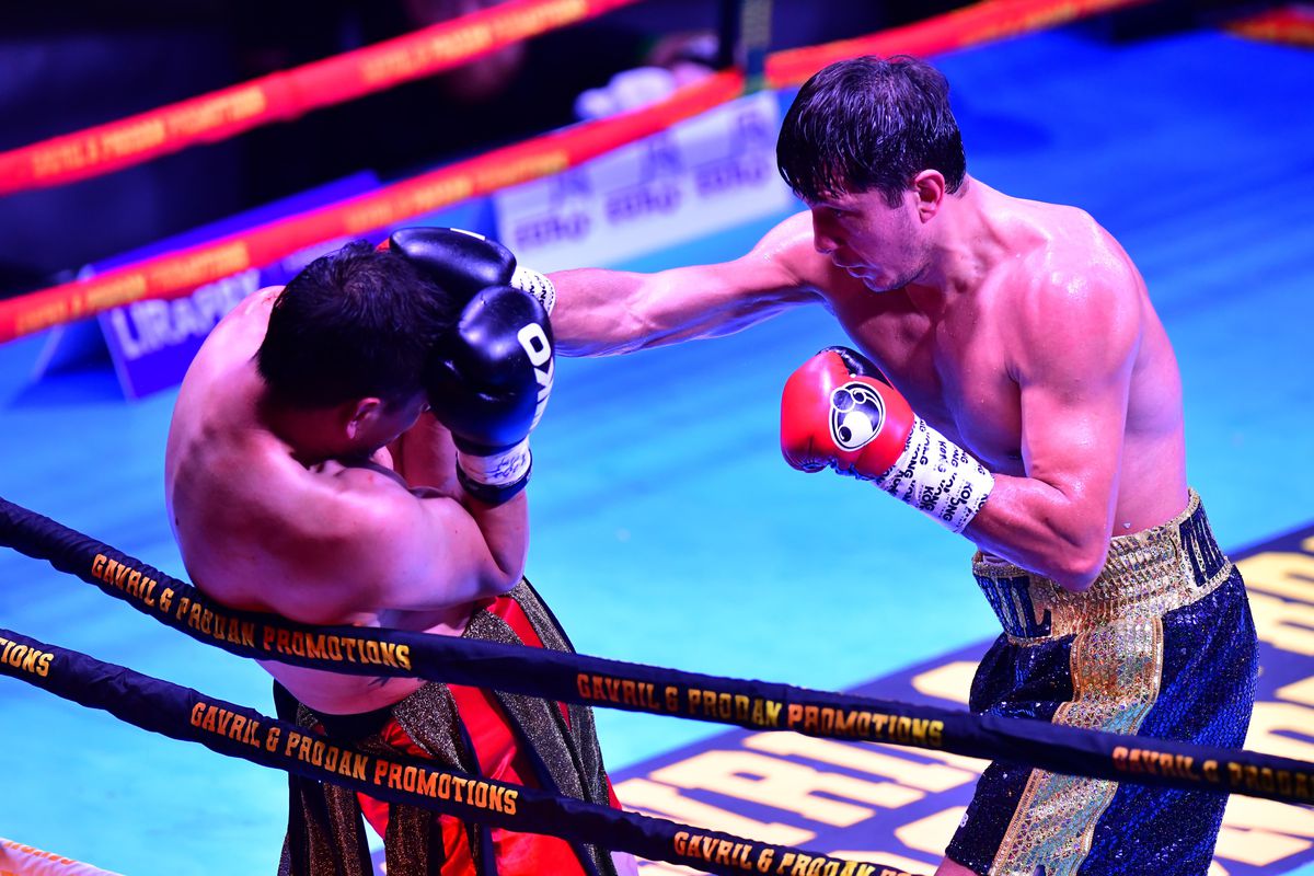 Ronald Gavril a câștigat centura WBF World » Și-a făcut KO adversarul în runda a 5-a