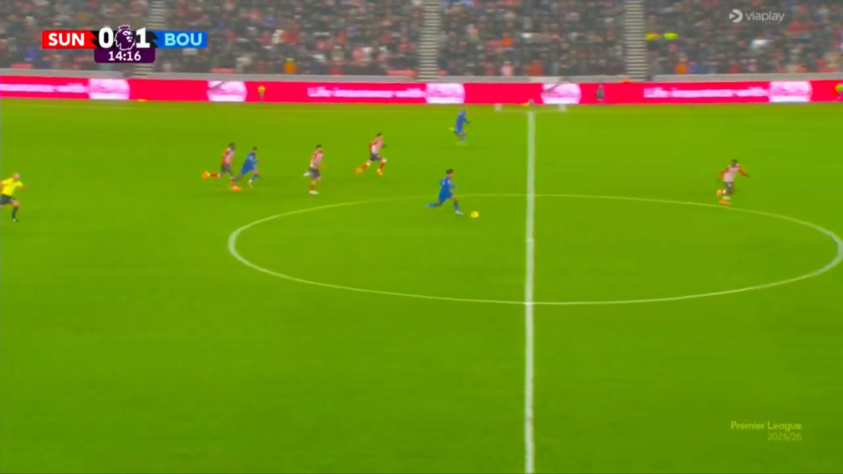 Golul sezonului în Premier League » Execuție superbă de la centrul terenului