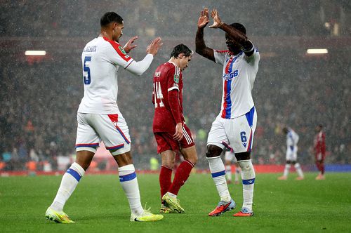 Marc Guehi poartă numărul 6 // foto: Guliver/gettyimages
