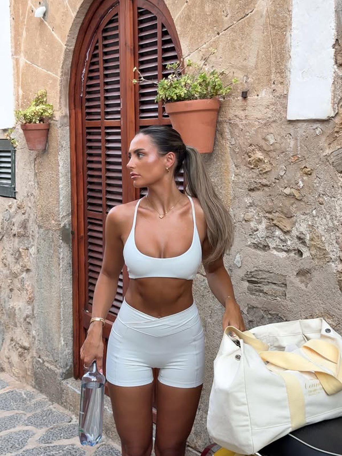 Fotbalistul de națională ascunde o relație cu vedeta de la Insula Iubirii: „Ea nu s-a putut abține”