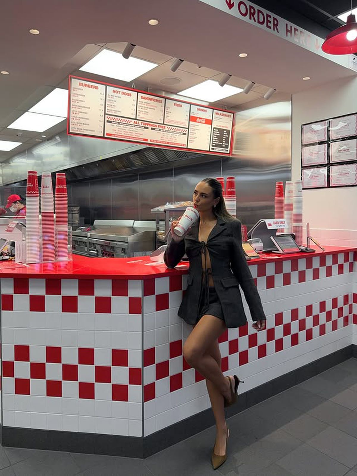 Fotbalistul de națională ascunde o relație cu vedeta de la Insula Iubirii: „Ea nu s-a putut abține”