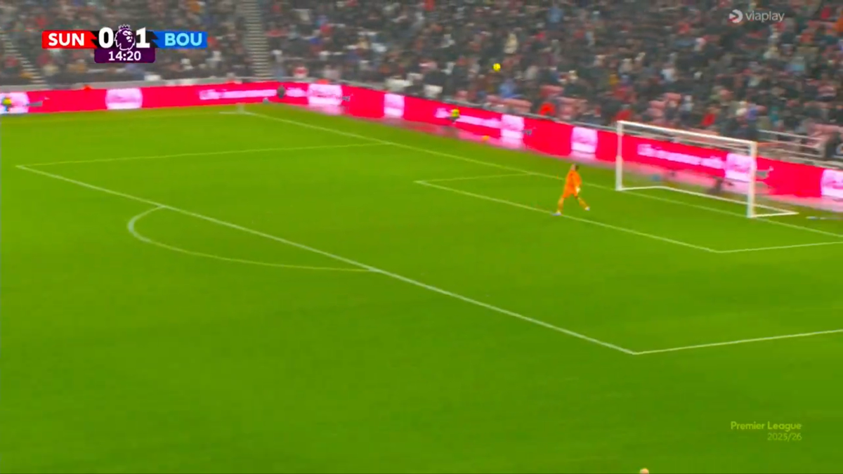 Golul sezonului în Premier League » Execuție superbă de la centrul terenului