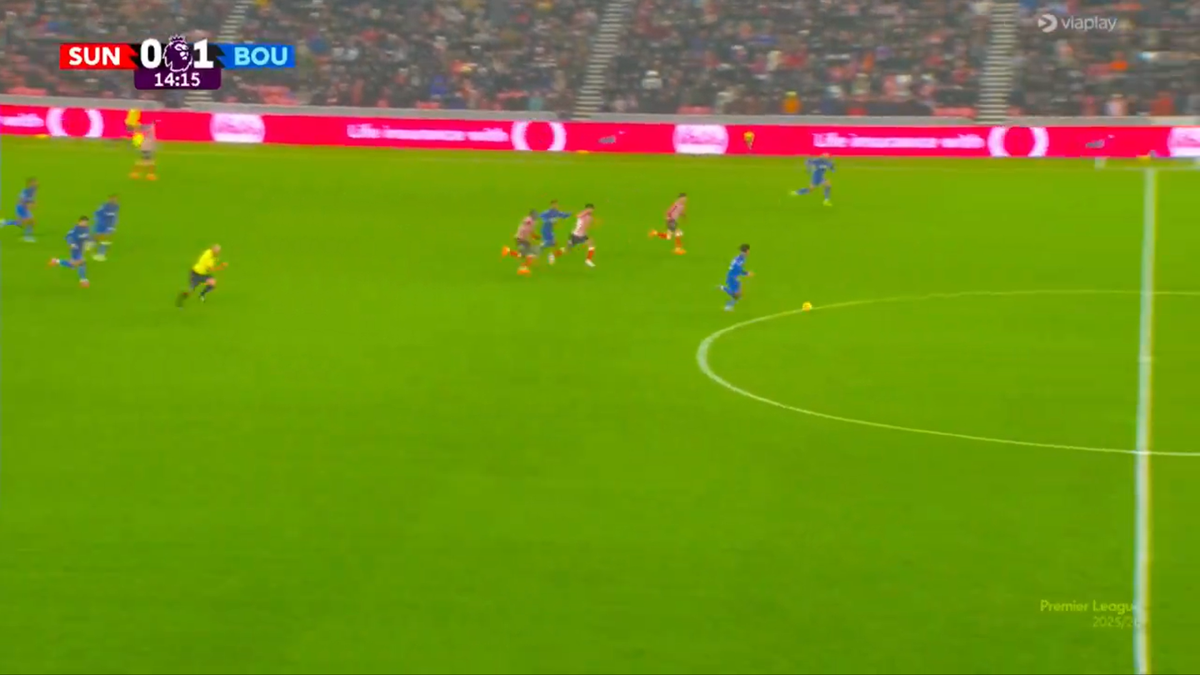 Golul sezonului în Premier League » Execuție superbă de la centrul terenului