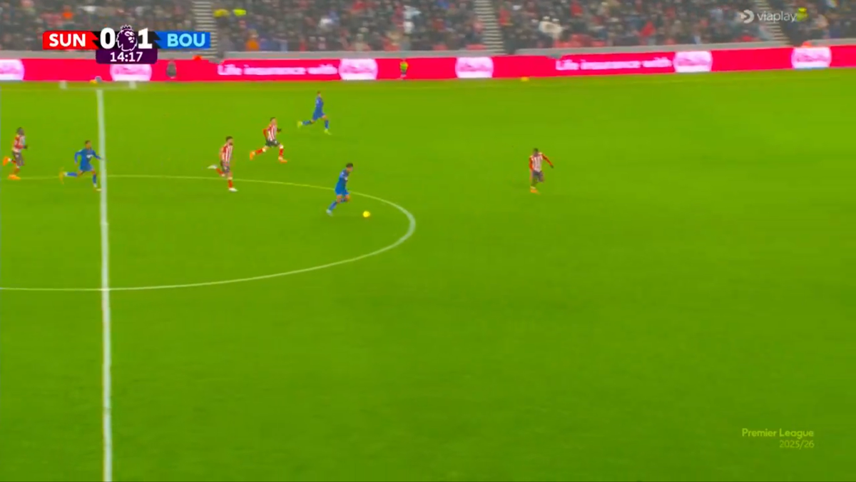 Golul sezonului în Premier League » Execuție superbă de la centrul terenului