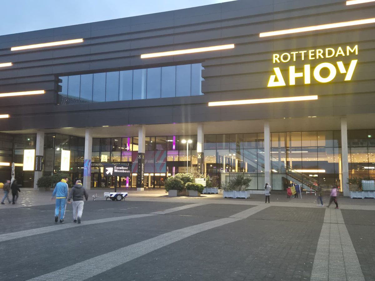 Suporterii tricolori înainte de România - Japonia, la Rotterdam