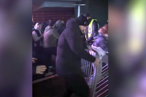 Supărați că antrenorul Obradovic nu a vrut să revină asupra demisiei, suporterii lui Partizan au încercat să pătrundă în sala de antrenament