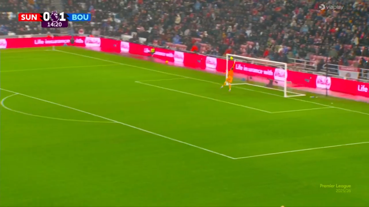 Golul sezonului în Premier League » Execuție superbă de la centrul terenului