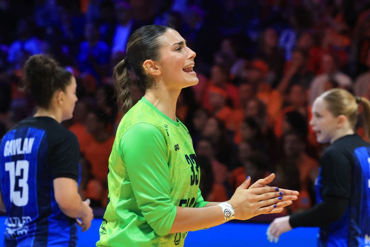 Valentina Menucci își trăiește visul la Rotterdam: „Merită orice sacrificiu!” » Imposibil de ingorat la meciul contra Olandei