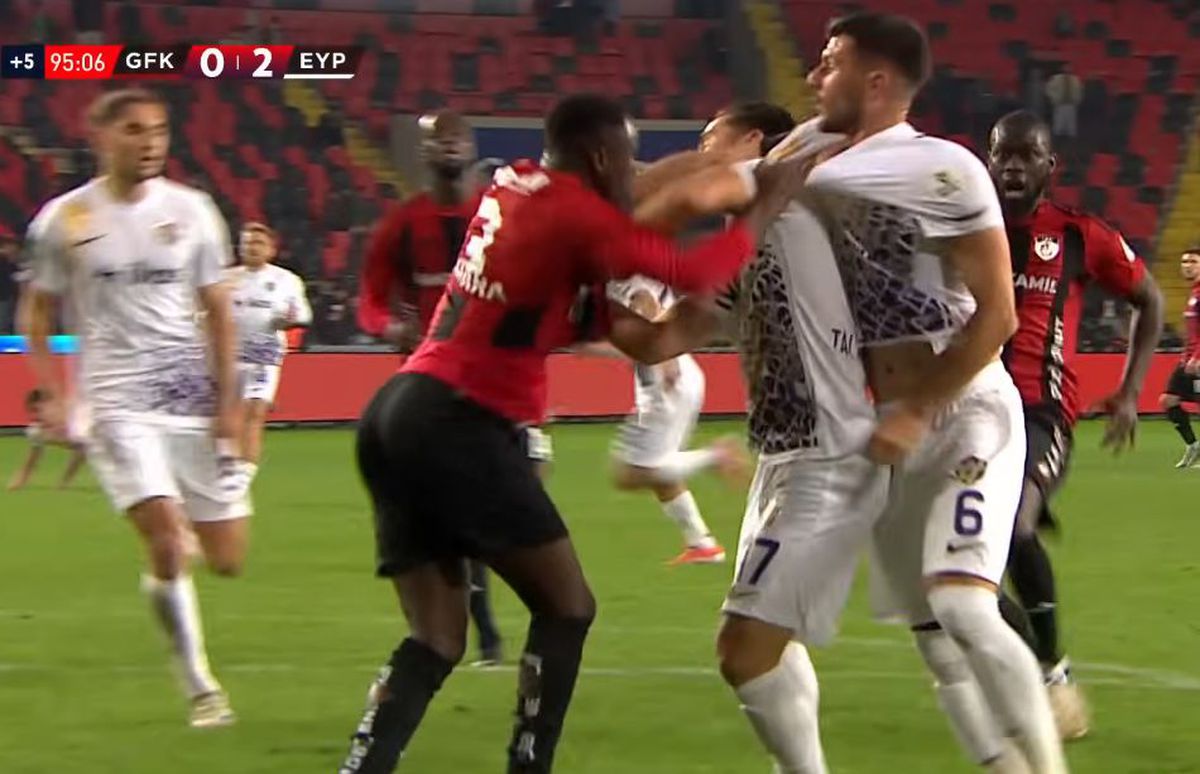 Scene IREALE în Turcia, cu Maxim, Sorescu și Drăguș pe teren: GOL în timp ce jucătorii săriseră la bătaie!