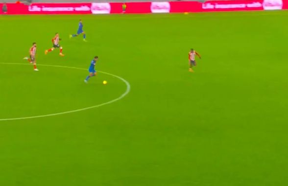 Golul sezonului în Premier League » Execuție superbă de la centrul terenului