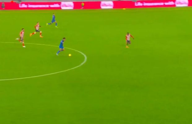 Golul sezonului în Premier League » Execuție superbă de la centrul terenului