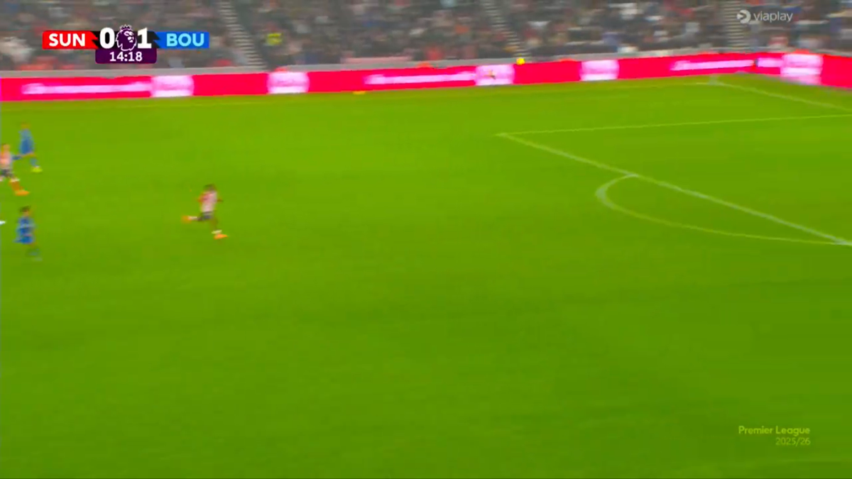 Golul sezonului în Premier League » Execuție superbă de la centrul terenului