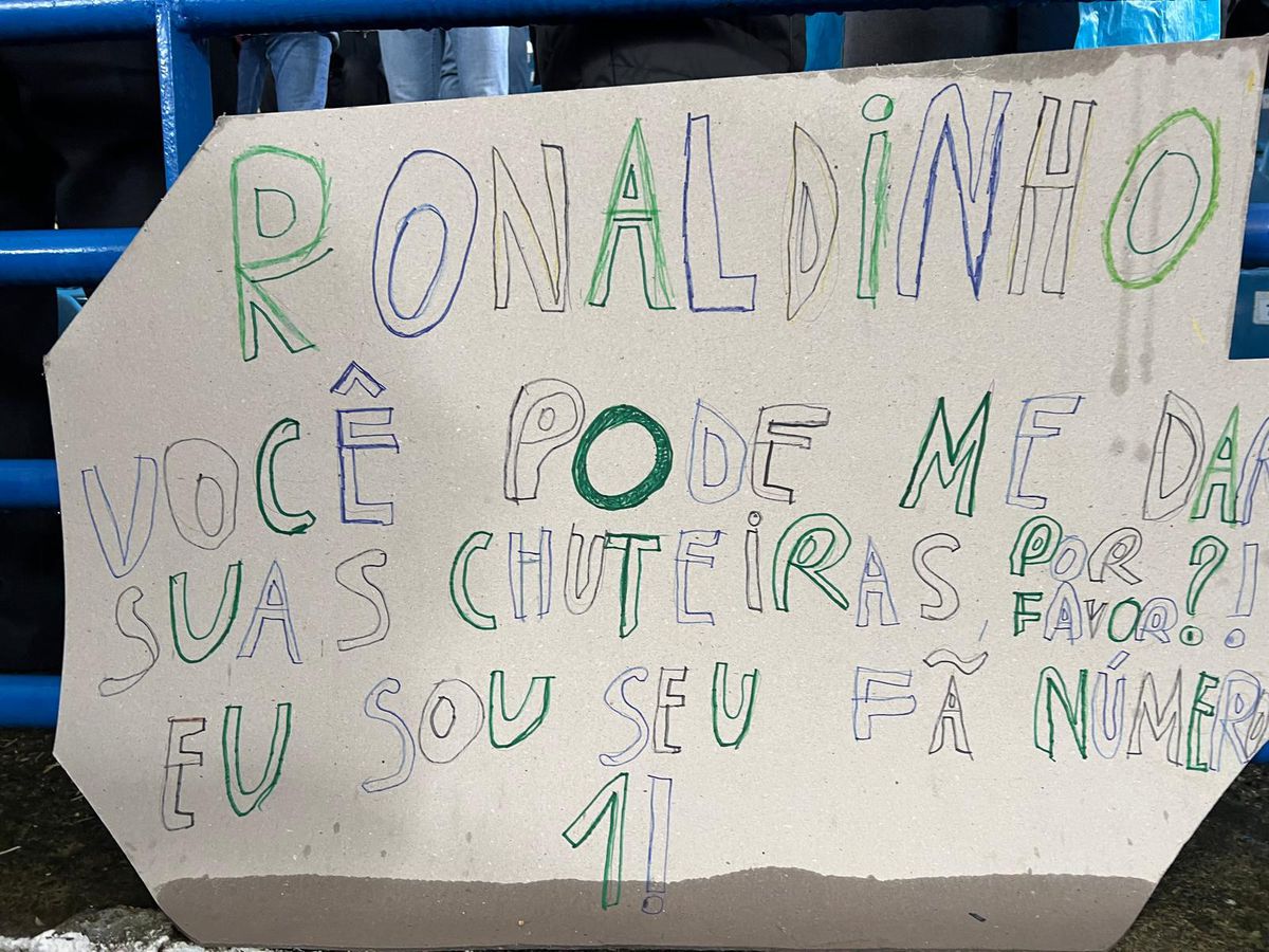 Vizita lui Ronaldinho la Iași, un eșec total: asistență redusă, iar organizarea a fost la pământ