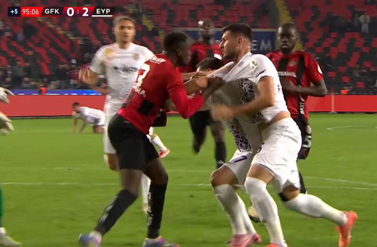 Scene IREALE în Turcia, cu Maxim, Sorescu și Drăguș pe teren: GOL în timp ce jucătorii săriseră la bătaie!