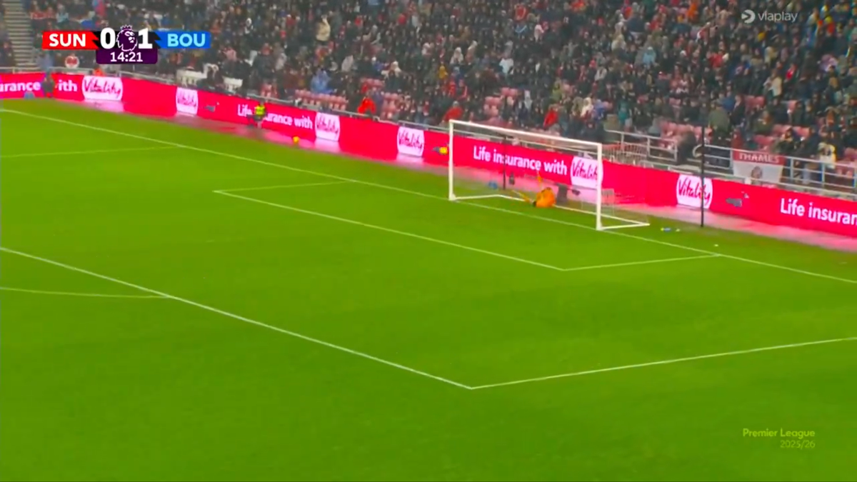 Golul sezonului în Premier League » Execuție superbă de la centrul terenului