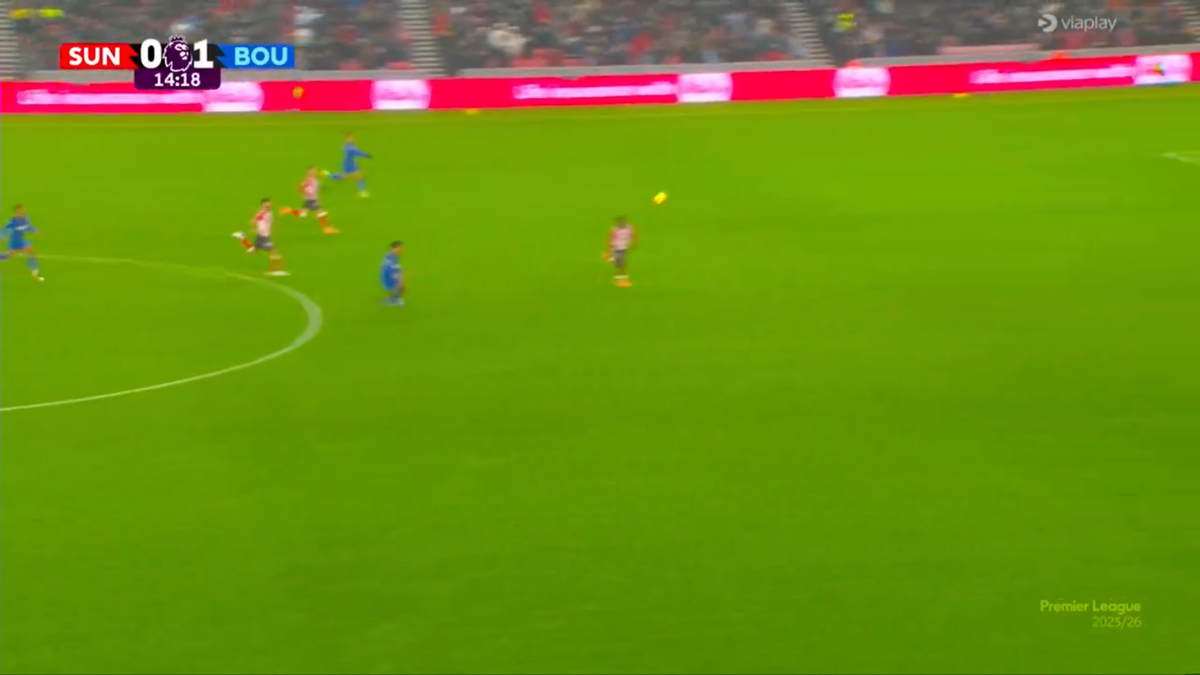 Golul sezonului în Premier League » Execuție superbă de la centrul terenului