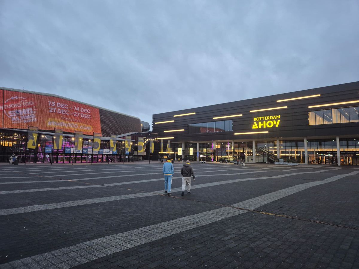 Suporterii tricolori înainte de România - Japonia, la Rotterdam