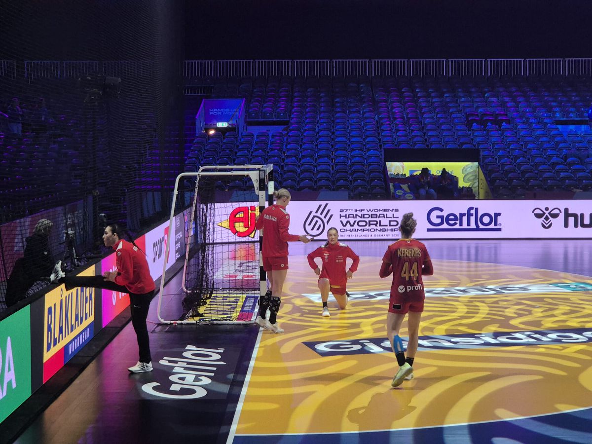 Suporterii tricolori înainte de România - Japonia, la Rotterdam