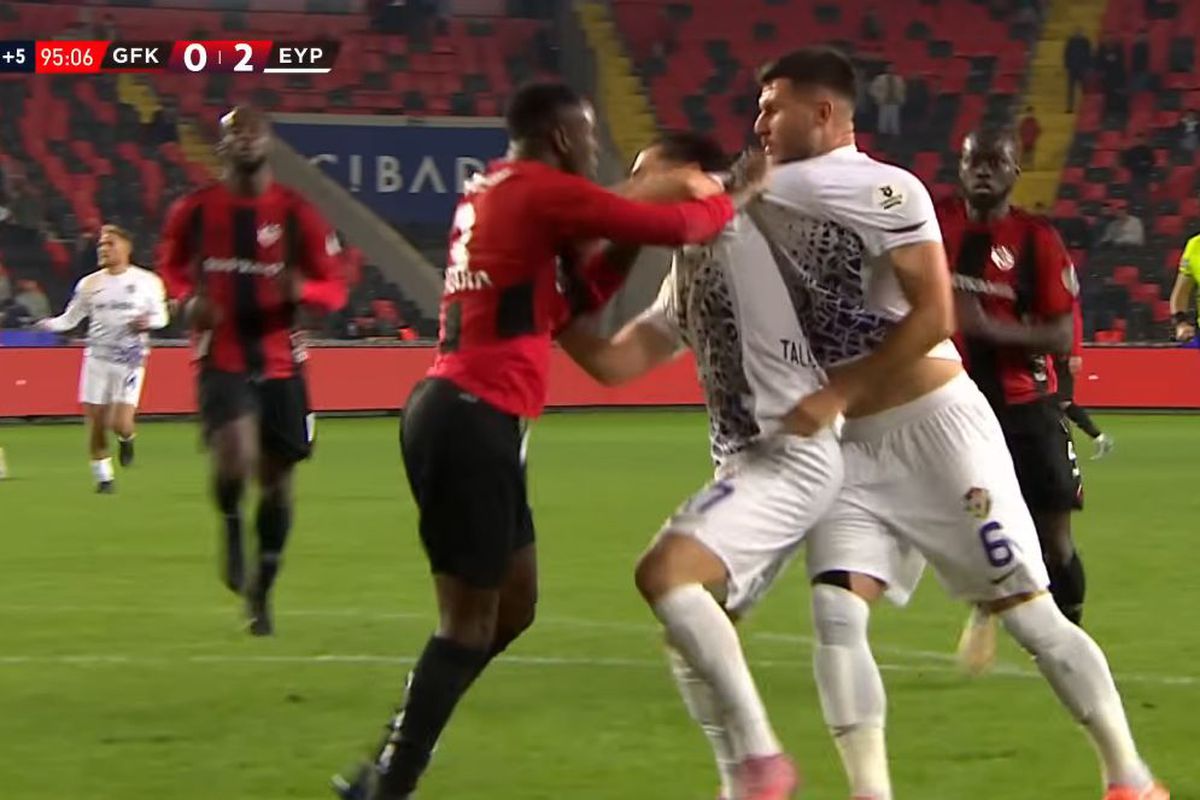 Scene IREALE în Turcia, cu Maxim, Sorescu și Drăguș pe teren: GOL în timp ce jucătorii săriseră la bătaie!