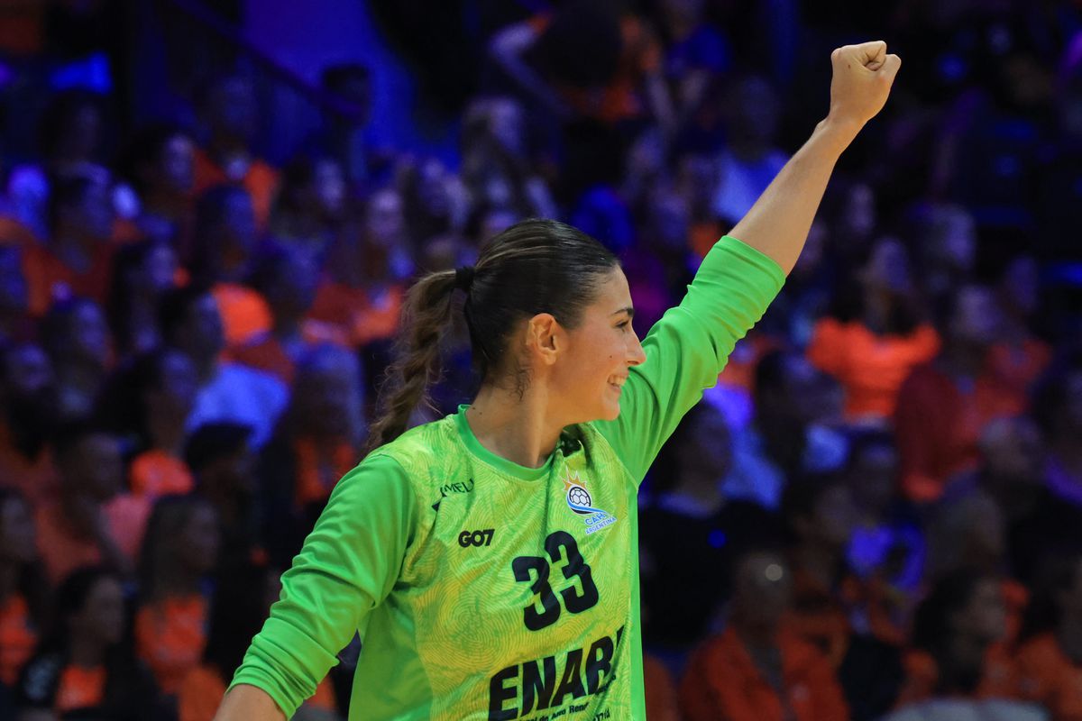 Valentina Menucci își trăiește visul la Rotterdam: „Merită orice sacrificiu!” » Imposibil de ingorat la meciul contra Olandei