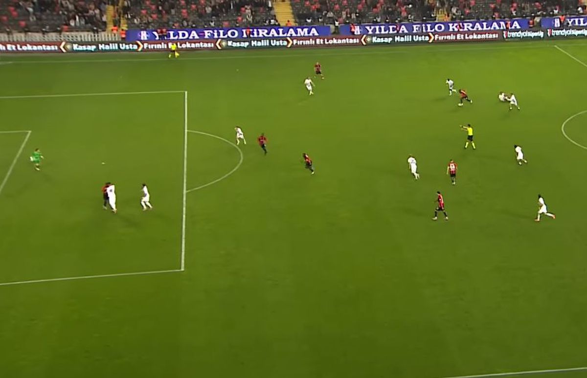 Scene IREALE în Turcia, cu Maxim, Sorescu și Drăguș pe teren: GOL în timp ce jucătorii săriseră la bătaie!