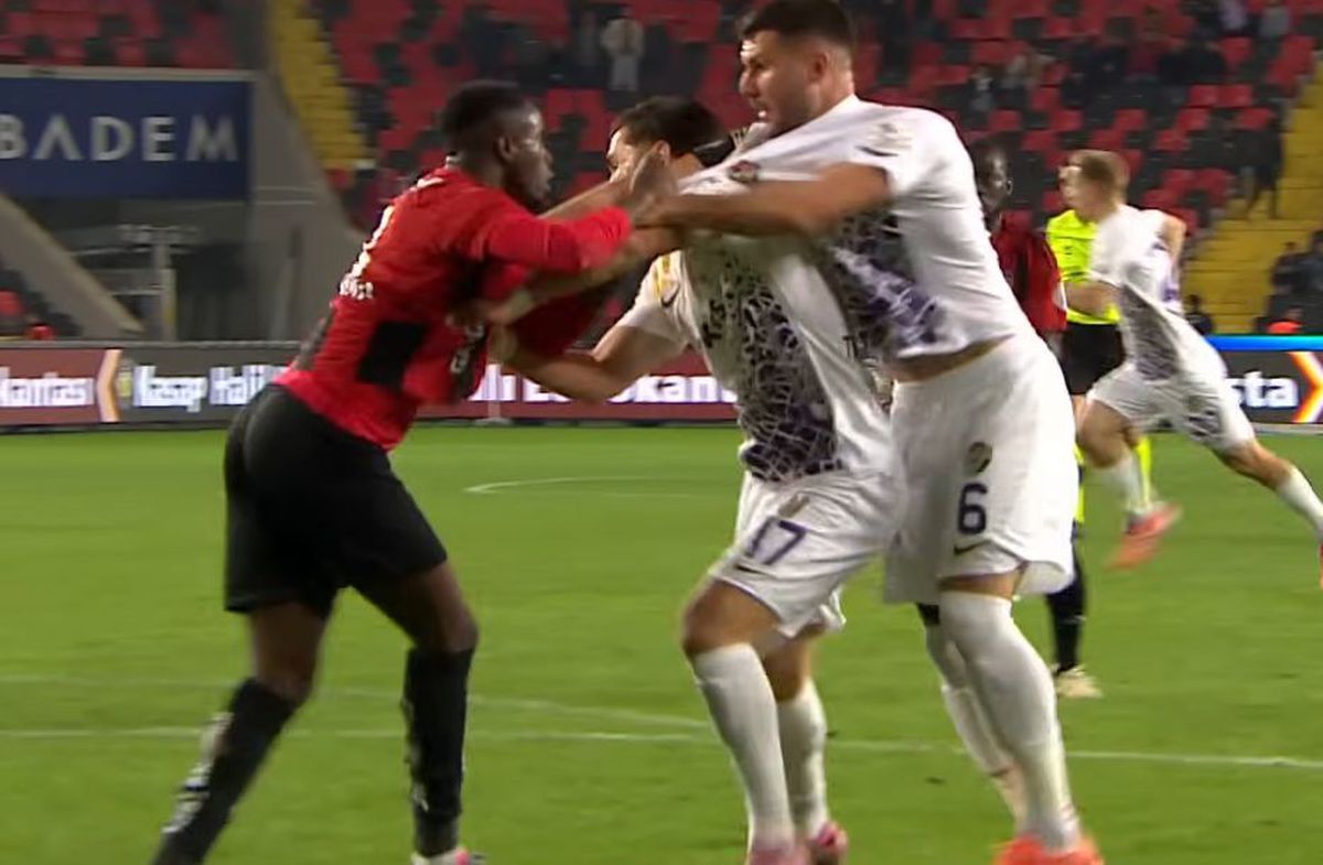 Scene IREALE în Turcia, cu Maxim, Sorescu și Drăguș pe teren: GOL în timp ce jucătorii săriseră la bătaie!