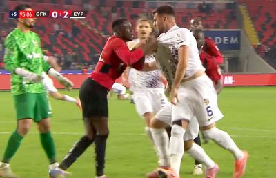 Scene IREALE în Turcia, cu Maxim, Sorescu și Drăguș pe teren: GOL în timp ce jucătorii săriseră la bătaie!