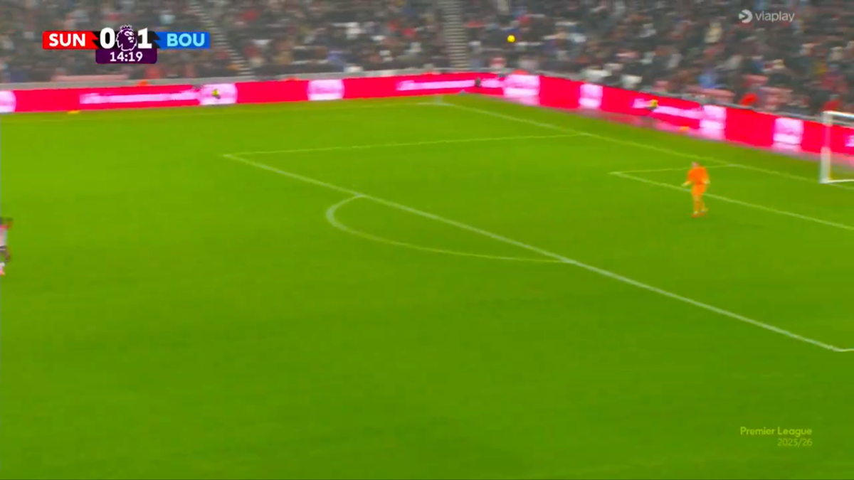 Golul sezonului în Premier League » Execuție superbă de la centrul terenului