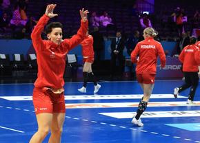 „Talismanul” primit de Cristina Laslo din partea fanilor români, înainte de startul Mondialului: „Căpitane, ia-l! E al vostru”