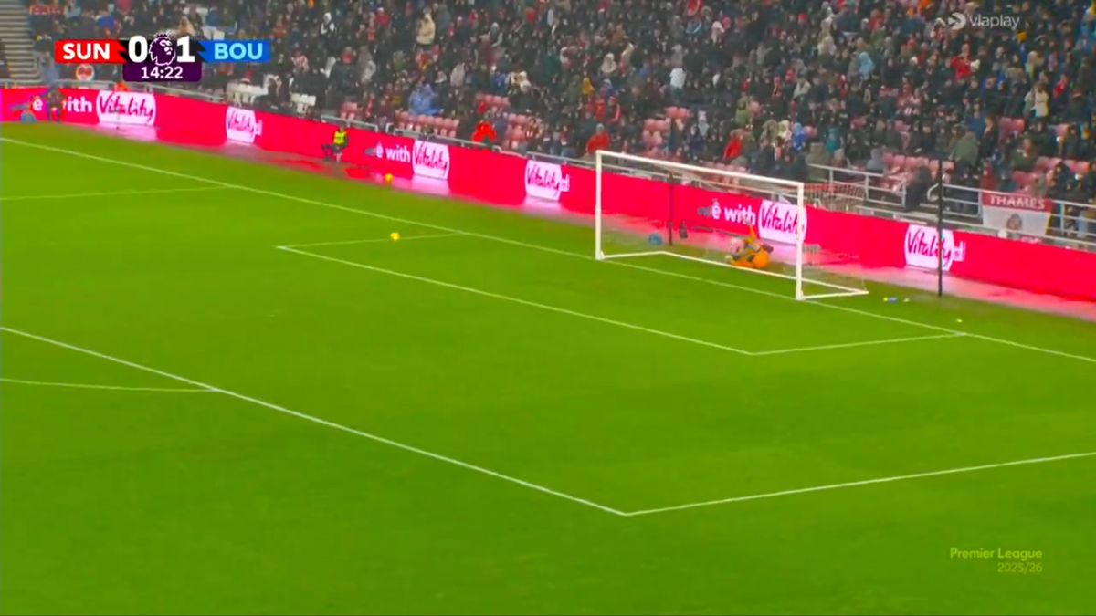 Golul sezonului în Premier League » Execuție superbă de la centrul terenului