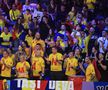 Fanii români în timpul meciului România - Japonia