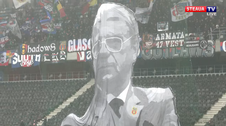 Emeric Ienei, omagiat pe Ghencea / foto: captură YouTube Steaua TV