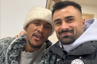 După ce l-a trădat pe Ngezana, Valentin Crețu l-a chemat la selfie: „Nu mor caii când vor câinii!”